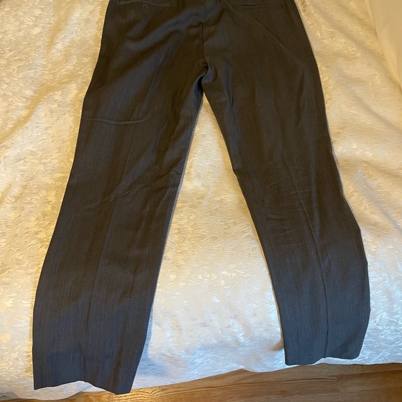 Egara Gray Men’s Suit Jacket & Pants - Picture 5 of 6